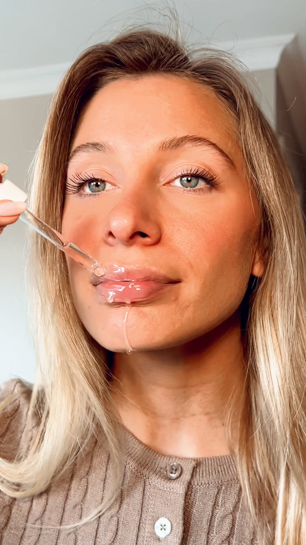Hyaluronic Plumping Serum with Vitamin B5 + Snow Mushroom